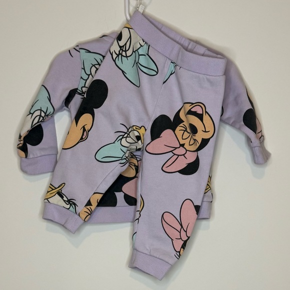 H&M x Disney Minnie Mouse & Daisy Duck 2-Piece Sweat Set | 9 months - Picture 3 of 5